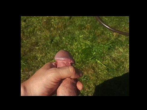 ❤️ Hottie poeth yn cael ei pussy pinc fucked a cums gyda chwistrell mewn gardd haf ️ Fideo rhyw atom ni cy.28films.ru ❌️❤